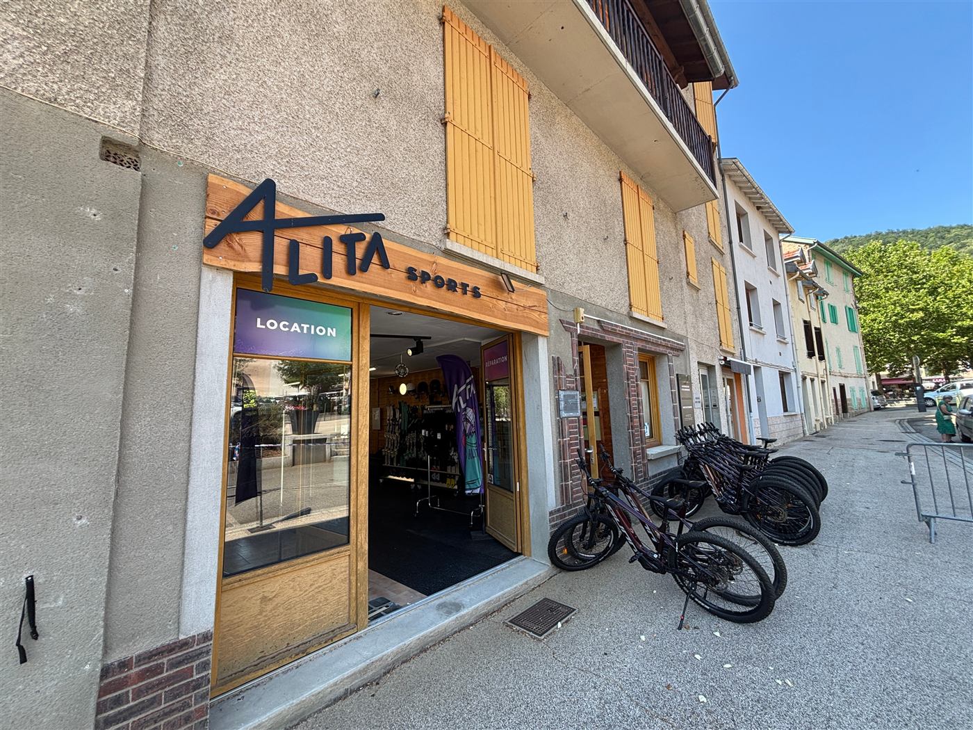 Devanture du magasin Alita Sports à Ax-les-Thermes